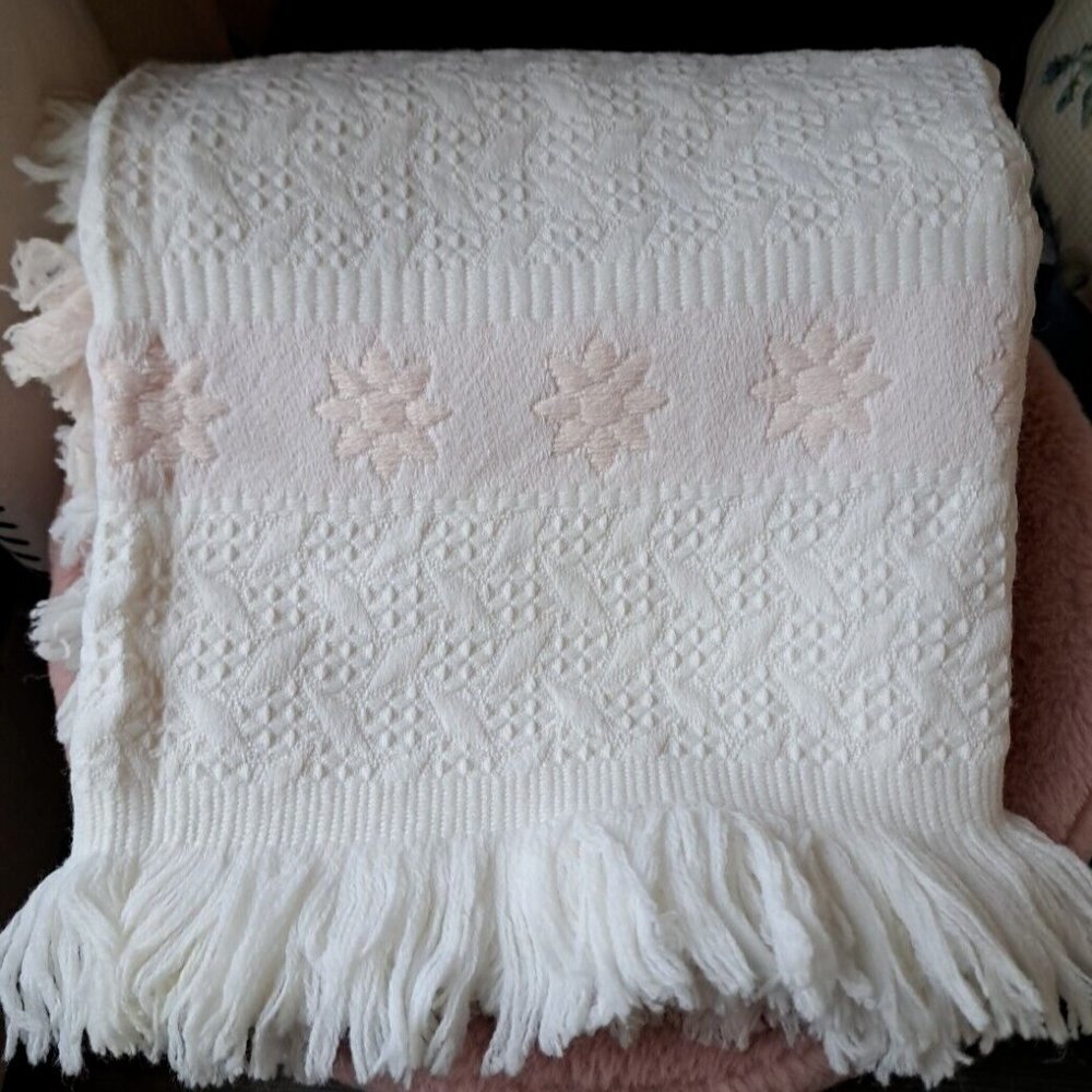 VTG JORDAN MARSH made in SPAIN baby blanket blush flowers girl fringe embossed